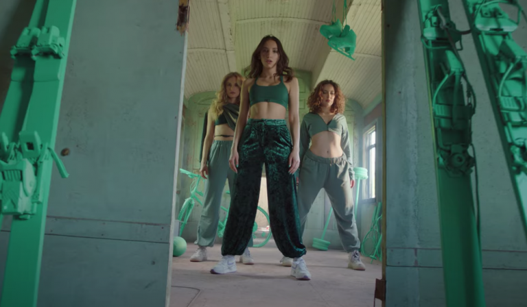 Shakira, Fergie, Várvara