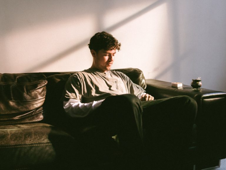 Jerry Folk shares emotive double single  ‘sadsongwtf/ All The Things’