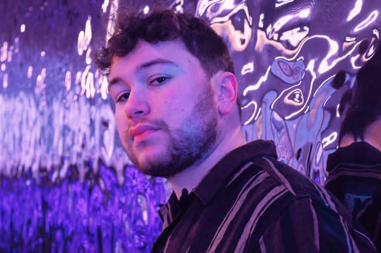 Adam Haddour returns with a moving EP, ‘Let Me Land’, with an introspective electronic pop track ‘Icarus’