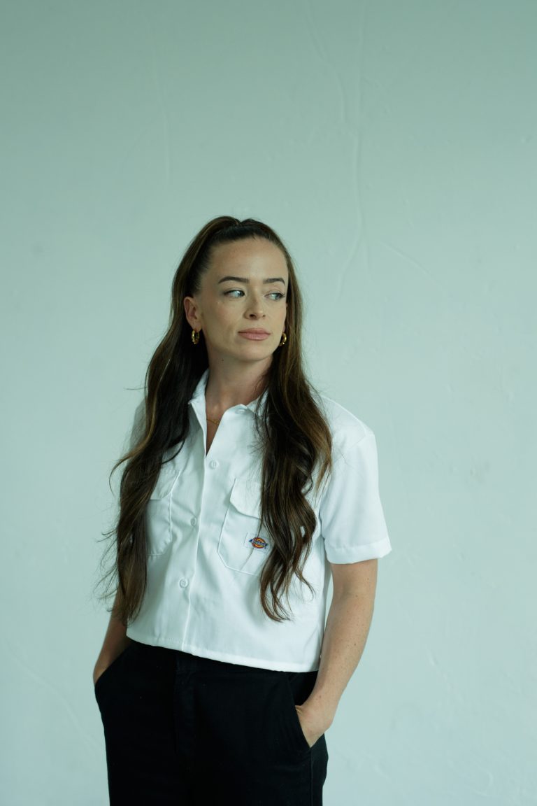 Sultry singer-songwriter Carrie Baxter returns with Keep Swimming EP￼